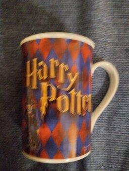 Sběratelský hrnek s motivem Harryho Pottera