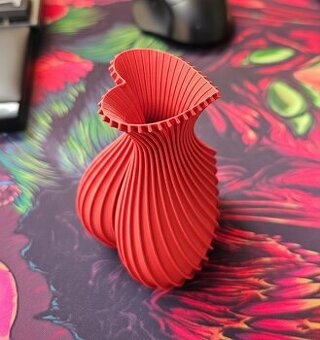 Designová váza ve tvaru srdce