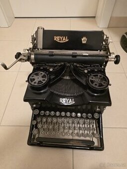 Starožitný psací stroj Royal