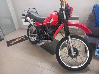 Yamaha XT 550