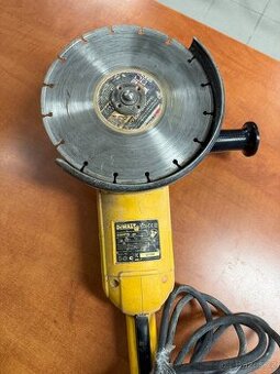 DeWalt s diamantovym kotoucem