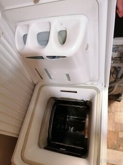 Pračka Whirlpool vrchem plněná