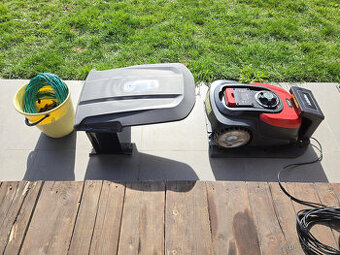 Akumulátorová robotická sekačka HECHT 5612 + stříška + nože