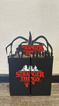 Stranger things vitrínka oteviraci vicebarevna
