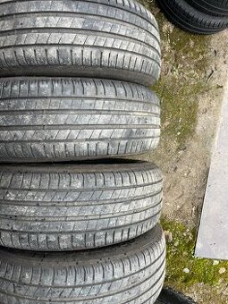 Pneu 215/60/17