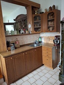 Kuchyšká linka, kredenc, komoda, barová židle