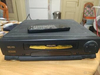 Videorekordér Philips s uvízlou kazetou