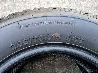 celoroční pneu 205/70 r15