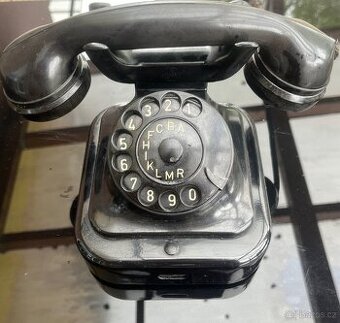 Starý telefon Tesla