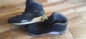 Zimní kotníkové boty Umbro vel.42
