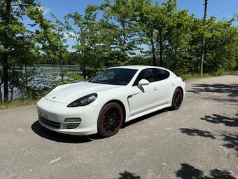 Porsche Panamera 4