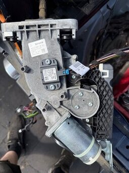 Motor / pumpa otevírání kufru Mercedes W204 , W212 kombi