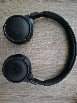 Sluchátka JBL Tune 520 BT černá