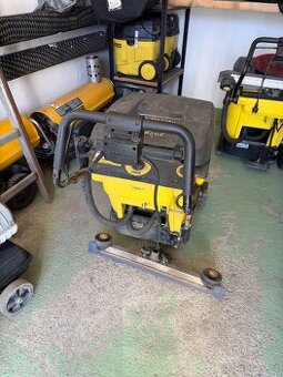 Prodám podlahový stroj Karcher BR 40/25 C Ep
