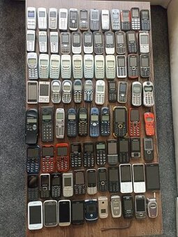 Retro telefony různých značek 86kusu