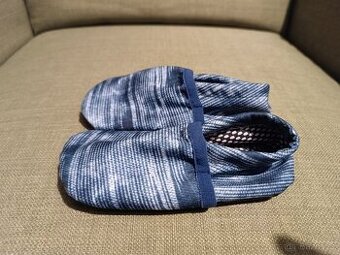 softshellové barefoot capáčky