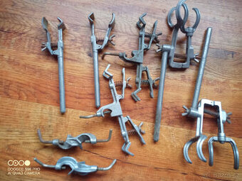 Laboratorní potřeby, svěrky křížové ,chladičové