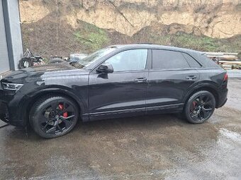 AUDI Q8 r.v.25 najeto 20tis km