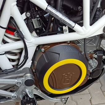 Ochrana krytu spojky KTM 690, Husqvarna 701, GasGas 700 /Lc4 - 1