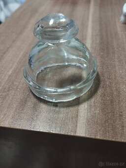 Staré skleněné víčko a jiné