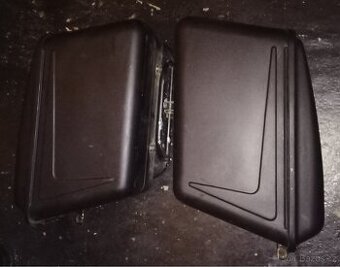 Boční kufry na motorku veterán včetně rámů