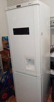 Kombinovaná lednice Samsung s podavačem