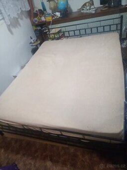 Kovová postel 200x160