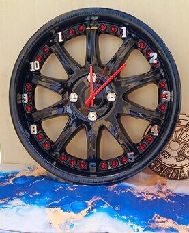 Hodiny z černého alu kola - Autonábytek Kovář