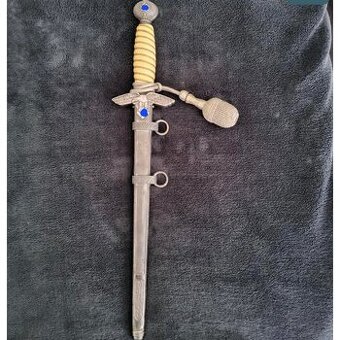 Prodám staré vojenské předměty – půdní nález