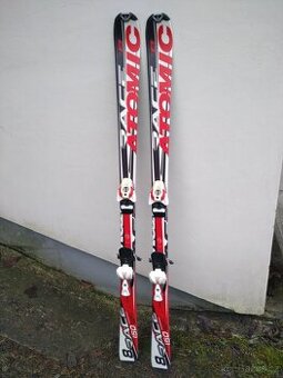 Lyže 150 + lyžáky, přeskáče 38,5 (245)