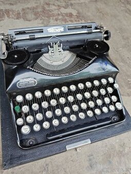Starý psací stroj triumph - 1
