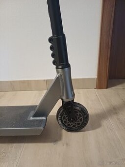 Freestyle koloběžka Invert Curbside Street L Titanium