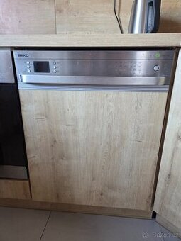 Vestavná myčka  BEKO. 60cm zdarma