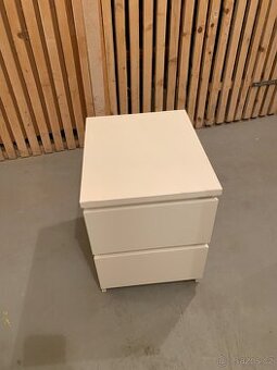 Noční stolek IKEA Malm použity