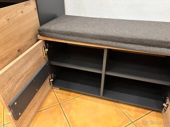 Šatní lavice a komoda