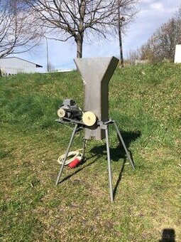 DRTIČ NA OVOCE NA 220 V