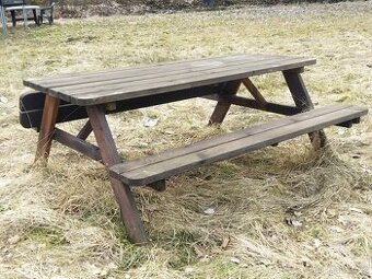 Dřevěný zahradní nábytek