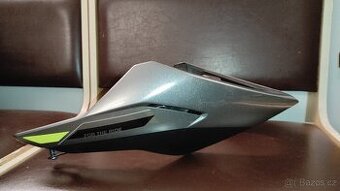 Spodni plast (klin) pod motor Triumph
