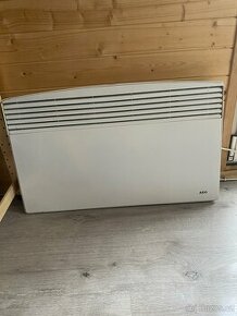 Nastěnný konvektor/radiator AEG