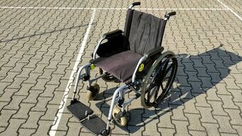 Prodám rozkládací mechanický invalidní vozík
