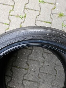 Yokohama advan sport v107