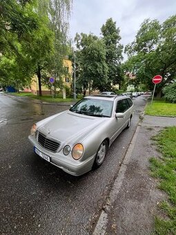 Mercedes E210
