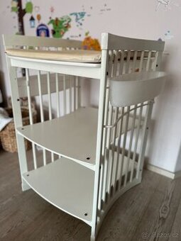 Stokke Care - přebalovcí pult