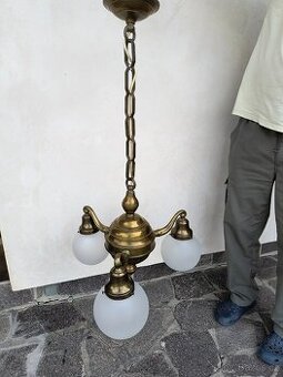 Prodám starý plně funkční mosazný lustr tříramenný