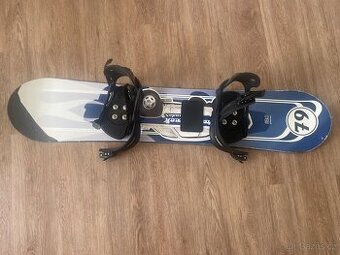 Snowboard a boty k tomu