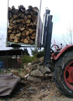 paletizačni vidle a traktor - 1