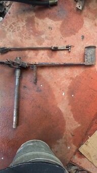 Zetor 6711-pedál spojky