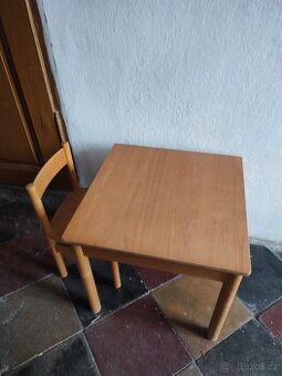 Dřevěný stoleček a židlička dětský stoleček