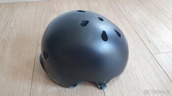 OXELO helma na koloběžku 55-58