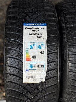 205/45/17 zimní nepoužitá sada Falken
